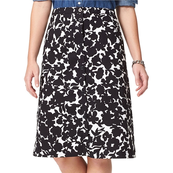 Tommy Hilfiger black and white floral skirt with button detail size 10 - Picture 2 of 6
